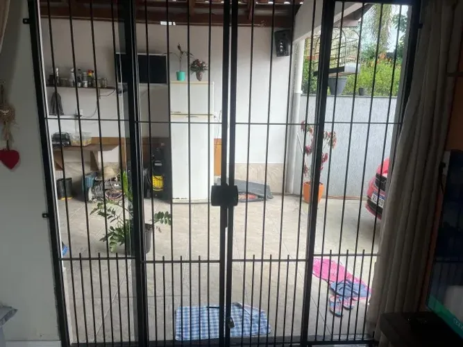 grade de aço 4 folhas 2 fixas