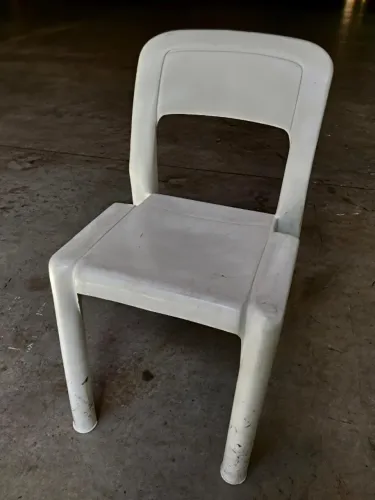 VENDO 300 Cadeiras em Plástico Resistente Marfinite Parati