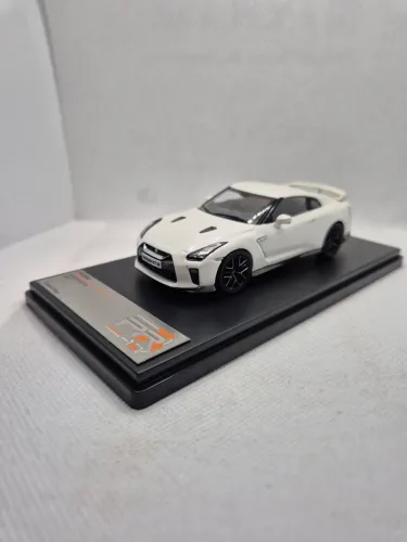 Miniatura Nissan GT-R - Escala 1/43 - Ixo Premium