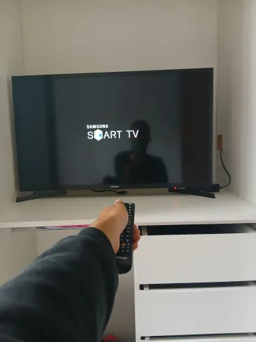 ? Smart TV Samsung 32" - Excelente Estado + Controle
