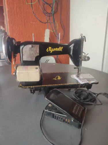 Máquina vintage de costura Vigorelli