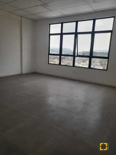 Vendo 1 Sala no Centro Empresarial ALM no Pagani em Palhoça.