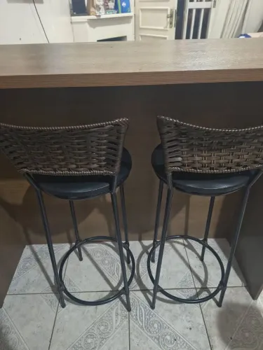 Bancada estilo Bar + 2 banquetes