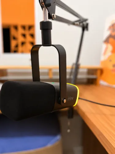 Microfone Fifine AM8T USB-C/XLR RGB + Braço Articulado