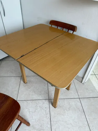 Mesa de cozinha jantar  80x90 com duas cadeiras