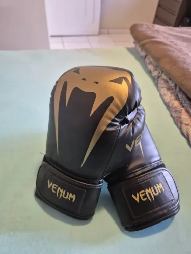 Luva Venum Giant Full Logo Pro Black Gold