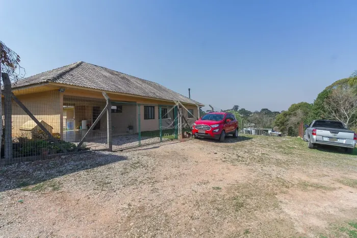 CHÁCARA com 3 dormitórios à venda com 3000m² por R$ 1.750.000,00 no bairro Umbará - CURITI