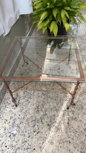 Mesa de Centro em Ferro Artesanal e Tampo de Vidro 