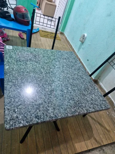 Vendo mesa 4 cadeiras