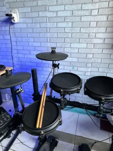 bateria eletrônica alesis turbo