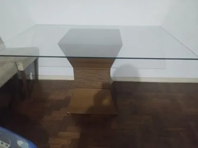 Mesa sem cadeiras