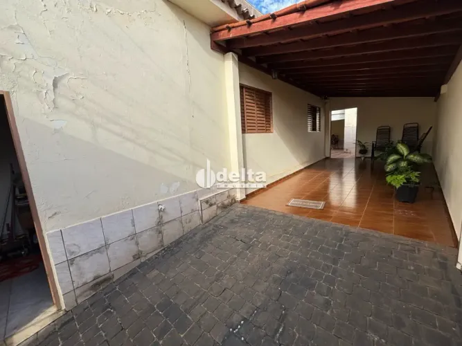 Casa residencial disponível para Venda no bairro Bom Jesus em Uberlândia-MG.