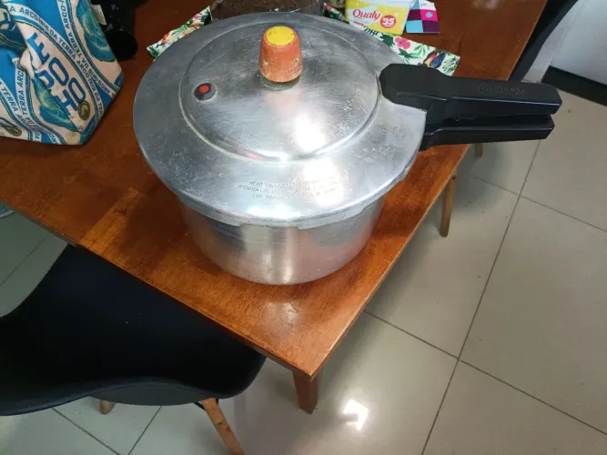 Panela de Pressão 7.5L Alumínio Polido Eirilar Fechamento Externo