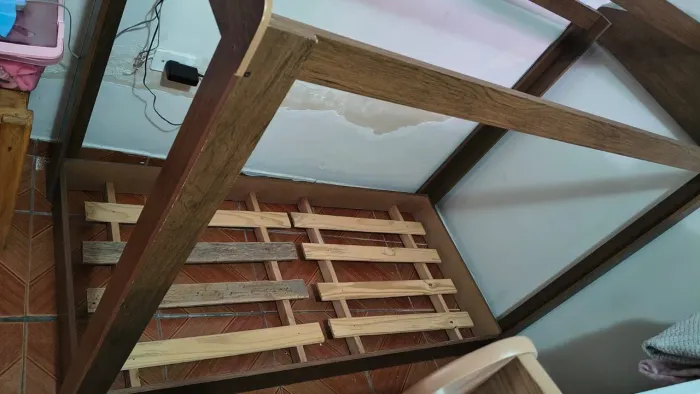 Vende-se 2 berço americano sem colchão $200 cd E uma cama de casinha cm colchão $250