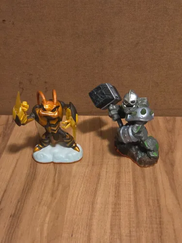 Skylanders Giants Crusher e Swarm