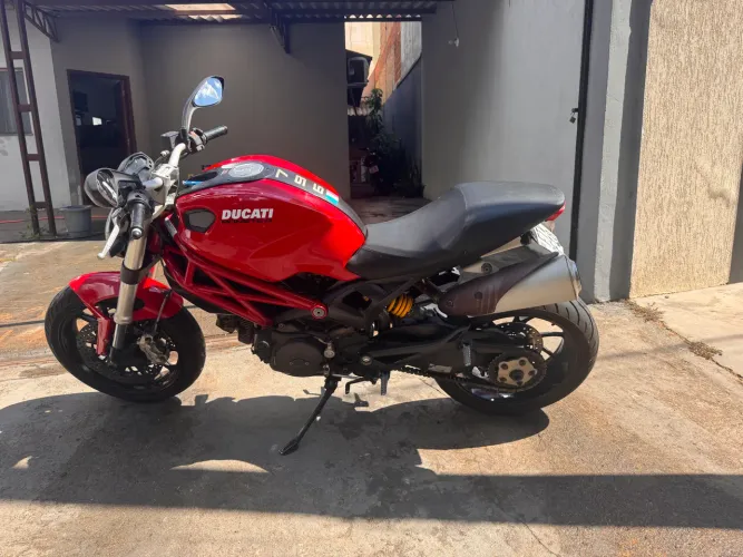 DUCATI MONSTER 796