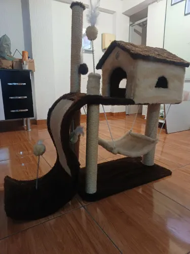 Casa arranhador de Cat