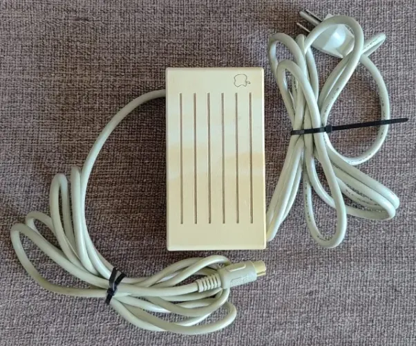 Fonte de Alimentação APPLE modelo A2M4017, para computadores APPLE IIC ( 2C ) - Testada