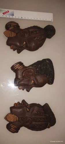 3 ESCULTURAS ENTALHADAS EM MADEIRA