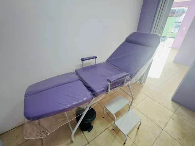 Maca Podologia + mocho + escada