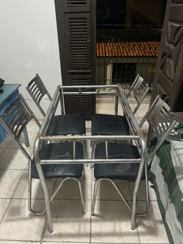 Mesa com 4 cadeiras / sem tampo de vidro