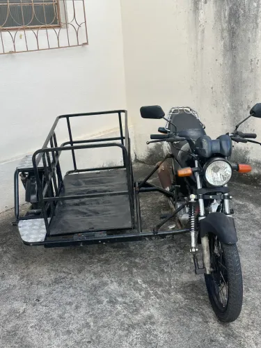 Carretinha lateral para moto (sidcar)