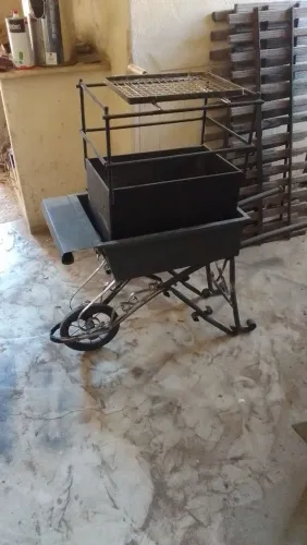 Carrinho de mão churrasqueira dupla função decorativa e funcional !