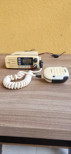 Rádio Marítimo Uniden Solara DSC