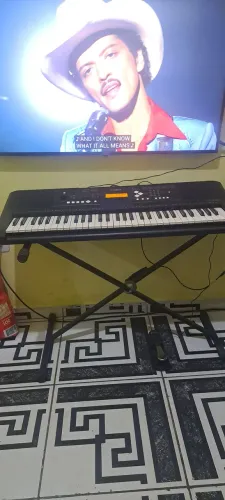 Teclado YAMAHA E333 yamaha completo com todos os acessórios 