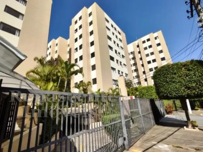 apartamento de 2 quartos com armário embutido( 1 com cama de solteiro) em piso laminado, s
