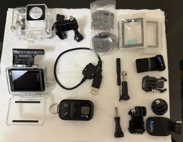 GoPro HERO4 Silver Como Nova + Smart Remote + 64GB + Kit Completo