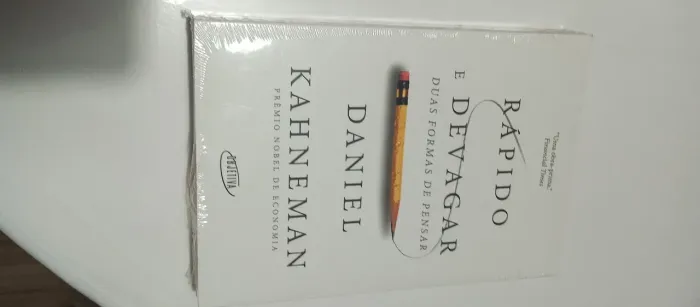 Livro "Rápido e devagar - Duas formas de pensar" de Daniel Kahneman
