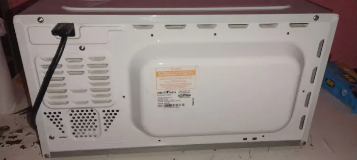 Vendo micro-ondas Britânia 220v 380,00
