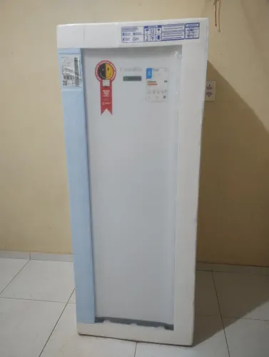 Geladeira nova na caixa