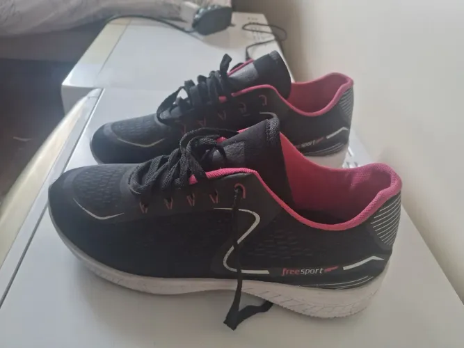Tênis semi-novo à venda - R$ 60,00