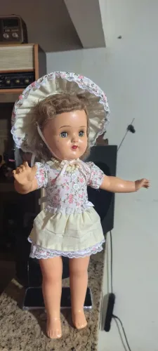 Boneca antiga de massa