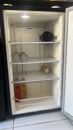 Vendo linda cervejeira cônsul cinza. A mais procurada é a única zero grau, gela muito. 