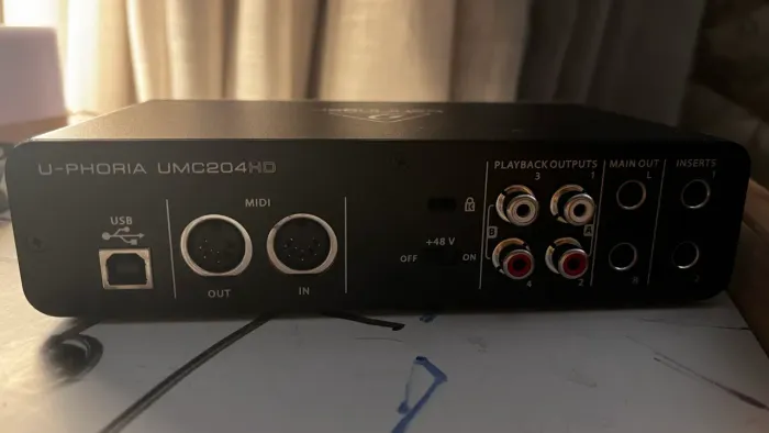 interface de audio behringer u-phoria umc204hd