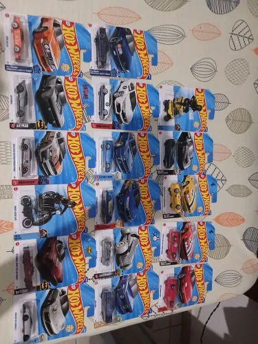 Mini coleção de hot wheels