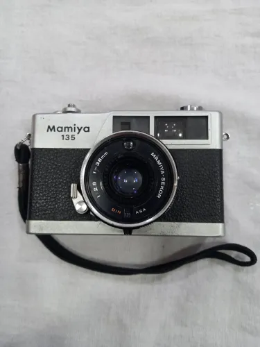 Câmera fotográfica Mamiya 135
