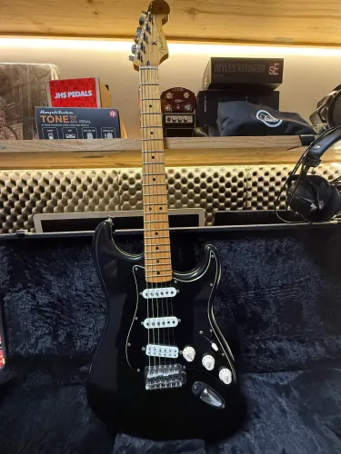 Guitarra Fender Stratocaster Special Edition 2012 MIM - com upgrade+ Hard case