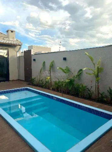 Jardim Amélia Dionísio Casa com 03 dormitorios, 02 vagas de garagem.