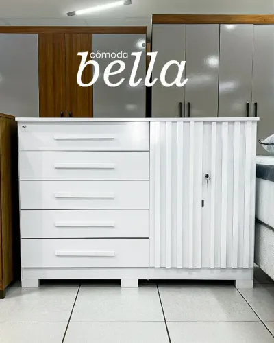 Conheça a Cômoda Bella com Acabamento UV Branco e Elegantes Detalhes Ripados