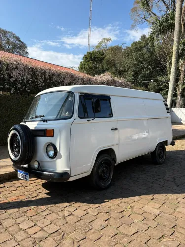 Volkswagen Kombi Furgão (álcool) 2005