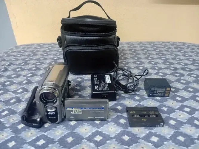 FILMADORA JVC MODELO GR-D770 UB