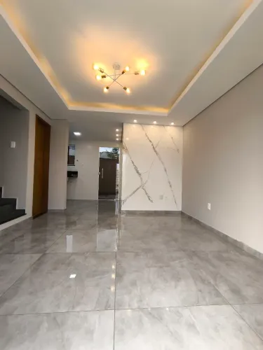 Alugo Casa Duplex com 2 Suítes em Itaipuaçu 