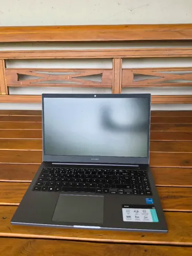 Samsung book i5 16gb RAM 1TB