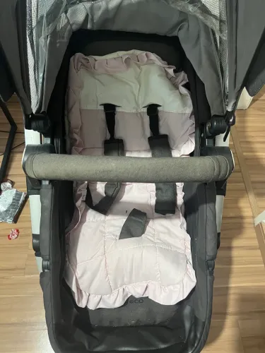 Carrinho Moisés + bebê conforto