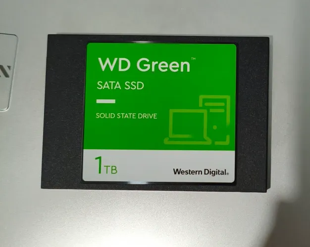VENDO SSD WD GREEN 1TB SATA III (2,5") - 209 HORAS DE USO ( PRATICAMENTE NOVO )
