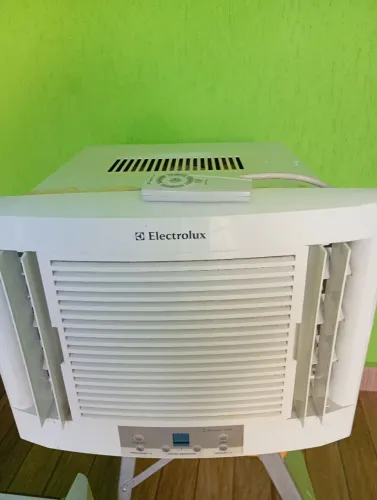 Vendo ar condicionado de janela Electrolux em perfeito estado 7500 BTUs 220 VT
